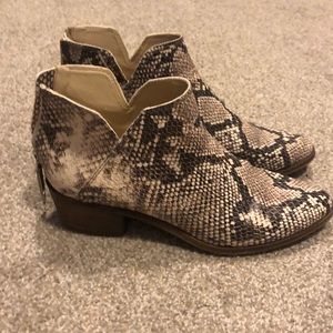 Dolce Vita Snake skin booties
